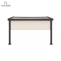 Pergola bioclimatique motorisée Iceni Escarp en aluminium avec toit à lames orientables, imperméable, pour jardin extérieur