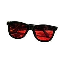 Lunettes de soleil carrées en plastique et titane, monture noire, verres rouges, style tendance