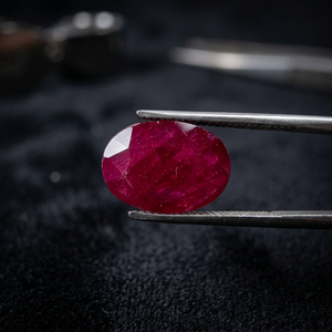 Pierre de rubis naturel ovale certifiée GIA de 4,41 carats pour la fabrication de bagues, pendentifs, boucles d'oreilles et bijoux fins - Product Image 2