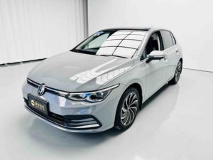 <span class=keywords><strong>Volkswagen</strong></span> Golf 2023 Facelift 280TSI DSG Pro a Basso Chilometraggio, 5 Posti, Usato Affidabile, Hatchback Urbano per Mercato Russo e Africano - Product Image 2