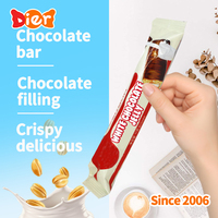 Bonbons OEM Vente en gros Marque privée personnalisée Enrobage croustillant halal Biscuits Bâton Grain Chocolat blanc Sandwich Biscuits Bar ODM