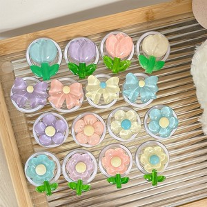 Soporte de Teléfono Personalizado de PVC con Agarre Retráctil, Diseño Brillante con Lazo de Flores, Soporte Magnético Portátil para Escritorio - Product Image 1