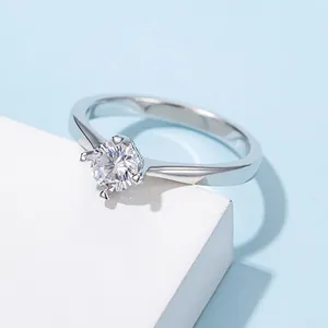 Hot Sale Classic S925 Moissanite Ring with Silver platinum