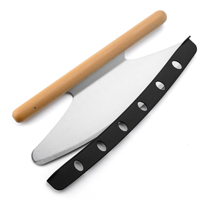 En stock: Cortador de pizza ecológico de acero inoxidable de 16 pulgadas con mango de madera, 420G, y funda protectora para masa y pasteles. - Product Image 4