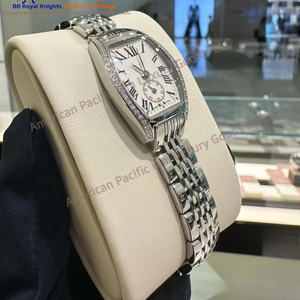 Reloj Tonneau en tono plateado con esfera blanca, números romanos y subesfera - Product Image 5