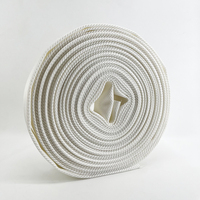 Tuyau d'incendie blanc de haute qualité avec revêtement intérieur en PVC, flexible et durable.