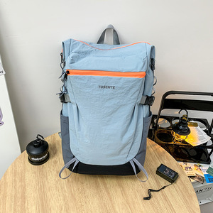 Sac à dos de randonnée unisexe Tusente 18 léger, couleur unie, pour l'extérieur, décontracté, avec bretelles réglables et fermeture éclair intérieure - Product Image 2