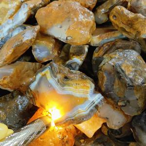 Agate naturelle torsadée, jadeite brute, matériau pour la sculpture de bijoux, spécimen de minerai - Product Image 1