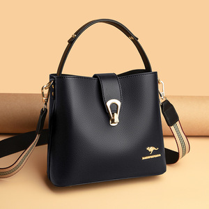 Bolso de mano y hombro para mujer con asa de rejilla, liso, elegante, de verano, con solapa y cierre de broche, estilo casual cruzado - Product Image 4