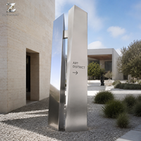 Colonne de signalisation sculptée autoportante en acier inoxydable, finition brossée, pour hôtels, centres commerciaux, aéroports et halls d'entreprises modernes