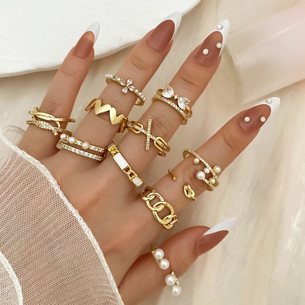 Mermaid Three-finger Ring her lip to