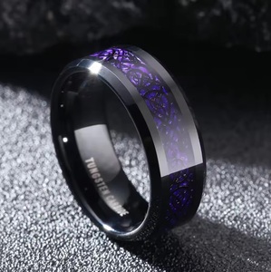 Mode Sex Sieraden Custom 8Mm Afgeschuinde Rand Paars Carbon Fiber Inlay Wolfraam Haan <span class=keywords><strong>Ring</strong></span> Voor Mannen Pennis Ringen - Product Image 4