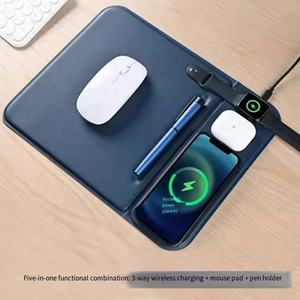 Tappetino Mouse in Pelle Multifunzionale 3-in-1 con Ricarica Wireless, Compatibile con Custodia Protettiva per Laptop da Viaggio - Product Image 4