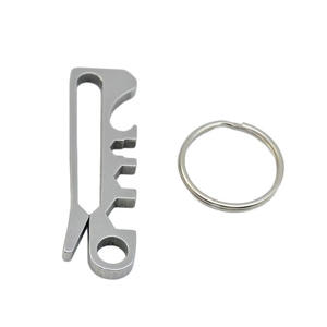 Llavero multiherramienta de acero inoxidable con abridor de botellas, llave hexagonal y gancho para uso en exteriores - Product Image 3