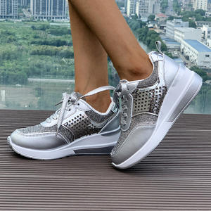 Baskets blanches respirantes d'usine tendance à la mode Nouvelles baskets de sport européennes et américaines grande taille pour femmes - Product Image 5