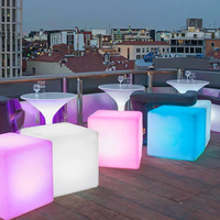 Tables de Cube de barre de fête modernes en plastique coloré événements en plein air couleur changeante meubles lumineux Banquet de mariage Table de Cube LED