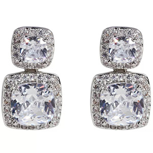 Orecchini a Perno in Oro Bianco E2868 con Diamante Taglio Asscher, Design Geometrico Moderno con Incastonatura a Castone, Gioielli Raffinati da Donna - Product Image 4