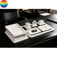Ensemble d'organisateurs de bureau multifonctionnels écologiques en MDF blanc, cuir et métal, design moderne et luxueux, personnalisable pour les cadeaux d'affaires ou de bureau
