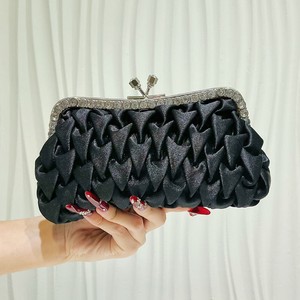 Nuevo Bolso de Mano Mini, Elegante y Portátil, para Cenas Formales, Románticas, con Cierre de Beso, Plisado, de Satén - Product Image 4