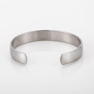 กำไลข้อมือรูปตัว C แบบเปิด ทำจากไทเทเนียมสลักลาย Perfect Day ของขวัญเครื่องประดับสำหรับทุกเพศ - Product Image 3