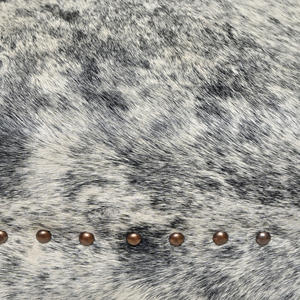 Otomana de cuero de vaca rústica moderna hecha a mano y duradera con base de madera para sala de estar - Product Image 3