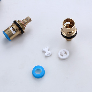 Válvula de cobre de 16.7mm con rosca hembra tipo angular para agua con anillo de retención - Product Image 2