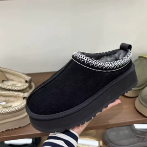 Botas de Nieve Clásicas de Alta Calidad para Mujer, Botas de Nieve Casuales para Interiores y Exteriores Antideslizantes de Satén y Gamuza, Zapatos de Diseñador - Product Image 3