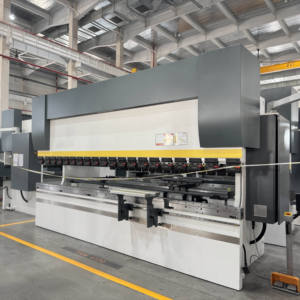 เครื่องพับแผ่นโลหะระบบไฟฟ้า CNC ความแม่นยำสูง อัตโนมัติ ขนาด 100 ตัน 3200 มม. สำหรับแผ่นสแตนเลส เหล็กกล้าคาร์บอน และอะลูมิเนียม - Product Image 3