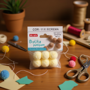 Pompon in Lana 2,5 Cm Crema per Decorazioni Artigianali - Product Image 3