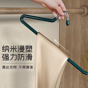 ไม้แขวนกางเกงเคลือบนาโนกันลื่น สำหรับจัดเก็บเสื้อผ้าไหม แบบตะขอ - Product Image 1