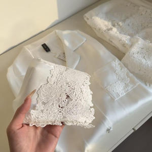 Abbigliamento da notte primaverile da donna in stile francese di lusso con <span class=keywords><strong>pigiama</strong></span> di alta gamma satinato con finiture in pizzo - Product Image 4