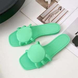 Sandales plates de luxe en PVC pour femmes, respirantes et durables, idéales pour la plage et le quotidien, par des créateurs de chaussures personnalisées - Product Image 2