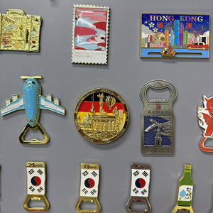 Magnete per Frigorifero di Alta Qualità Personalizzato con Design 3D di Berlino, Germania, Souvenir Turistico in Metallo Dorato Rotondo - Product Image 6