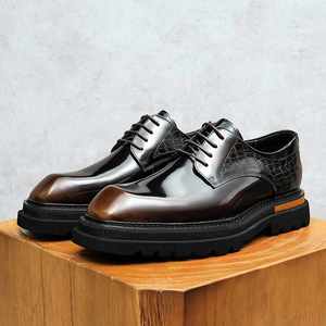 Chaussures Oxford haut de gamme pour hommes - Chaussures de ville formelles sur mesure en cuir monobloc fabriquées à la main pour hommes - Product Image 4