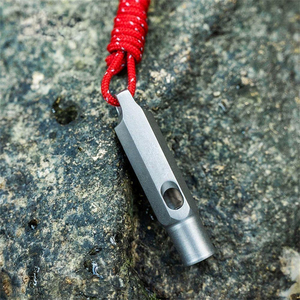 Sifflet de survie d'urgence en titane 99,8% avec cordon, 120 dB, sifflet fort pour entraînement de coachs, sports, porte-clés - Product Image 5