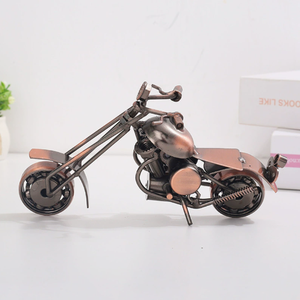 Креативная металлическая модель мотоцикла декоративная тарелка с техникой литья настраиваемый Цвет 3D дизайн для искусства и коллекционирования - Product Image 5