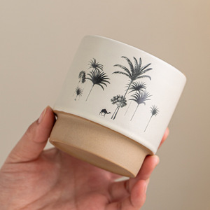 Tasse en céramique classique beige motif paysage désertique, tasse à thé en grès minimaliste imprimé chameau et palmier pour la maison et la cérémonie du thé - Product Image 3