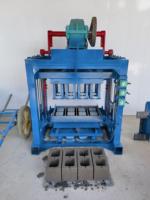 Usine de fabrication de briques en béton mobile complète, machine automatique de formage par vibration avec plateau et chariot