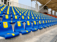 Sièges de tribune en plastique imprimés avec logo personnalisé, chaises de stade en gros, chaises de sport d'extérieur