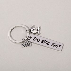 Llavero de Graduación <span class=keywords><strong>2024</strong></span> al por Mayor, Llavero con la Frase 'DO <span class=keywords><strong>EPIC</strong></span> SHIT', Regalo de Graduación <span class=keywords><strong>2024</strong></span> para Él y Ella, Llaveros de Metal con Letra Grabada - Product Image 4