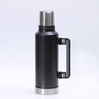 Botol Air Vakum Terisolasi Klasik Legendaris 1.3 L 1.1QT Termos Baja Tahan Karat dengan Pegangan Lipat