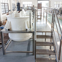 Réacteur durable PP /PVC/HDPE avec agitateur Réservoir de mélange 65RPM avec agitateur Machine de mélange d'eau de Javel 2000L 3000L avec plate-forme
