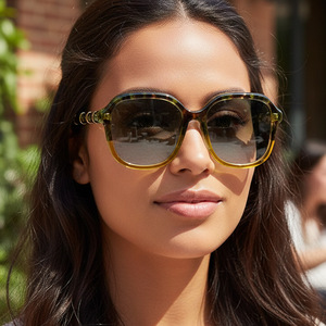 Nouvelles Lunettes de Soleil 2026 de Créateur, Monture Carrée Tendance pour Femme, Branches en Bambou Uniques et Colorées, Verres Dégradés, Idéales pour Toutes les Occasions - Product Image 4