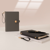 Ensemble de stylos et porte-clés en cuir à feuilles mobiles A6 de couleur marron