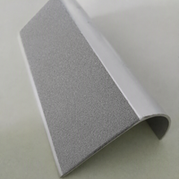 Profilé de marche antidérapant jaune en alliage d'aluminium extrudé, écologique et sûr, pour protection des bords de marche et transition des escaliers