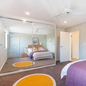 גדול מבריק גבוהה דיקט הליכה-בארון ארון בגדים מתקפל ארון בגדים לבית מלון או וילה לאחסון בגדים - Product Image 4