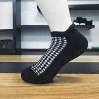 Chaussettes de sport antidérapantes respirantes avec grip en silicone, chaussettes de cheville pour l'entraînement, logo personnalisé OEM ODM