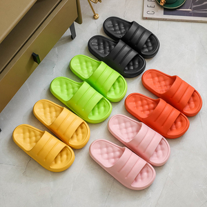 Sandales légères antidérapantes pour femmes, semelle épaisse et souple, pantoufles d'intérieur en EVA de couleur unie - Product Image 2