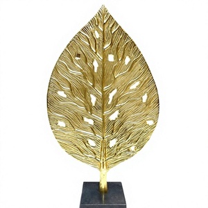 Escultura de Mesa de Lujo con Hojas de Metal Dorado, Estatua de Monstera Recortada, Objeto de Arte Botánico sobre Base de Mármol, Decoración para Sala de Estar - Product Image 1