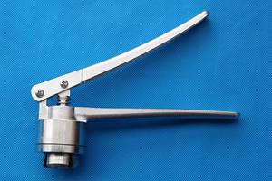 <span class=keywords><strong>Pince</strong></span> à <span class=keywords><strong>sertir</strong></span> pour flacons en verre Machine à sceller les flacons de 8mm - Product Image 2